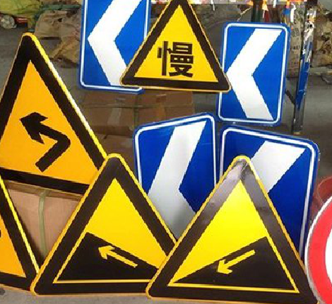 峨眉山标识标牌中颜色的确定是很重要的。